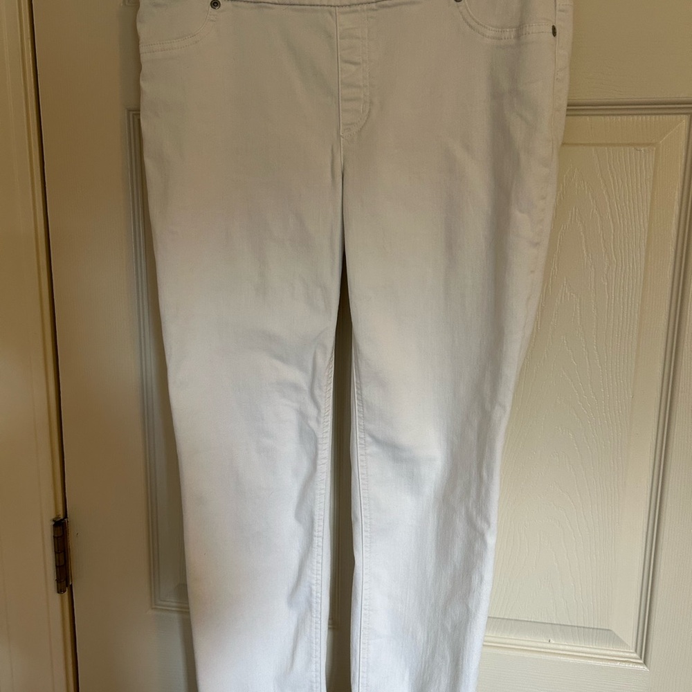 Chico's Classic Cream Ankle Jeans